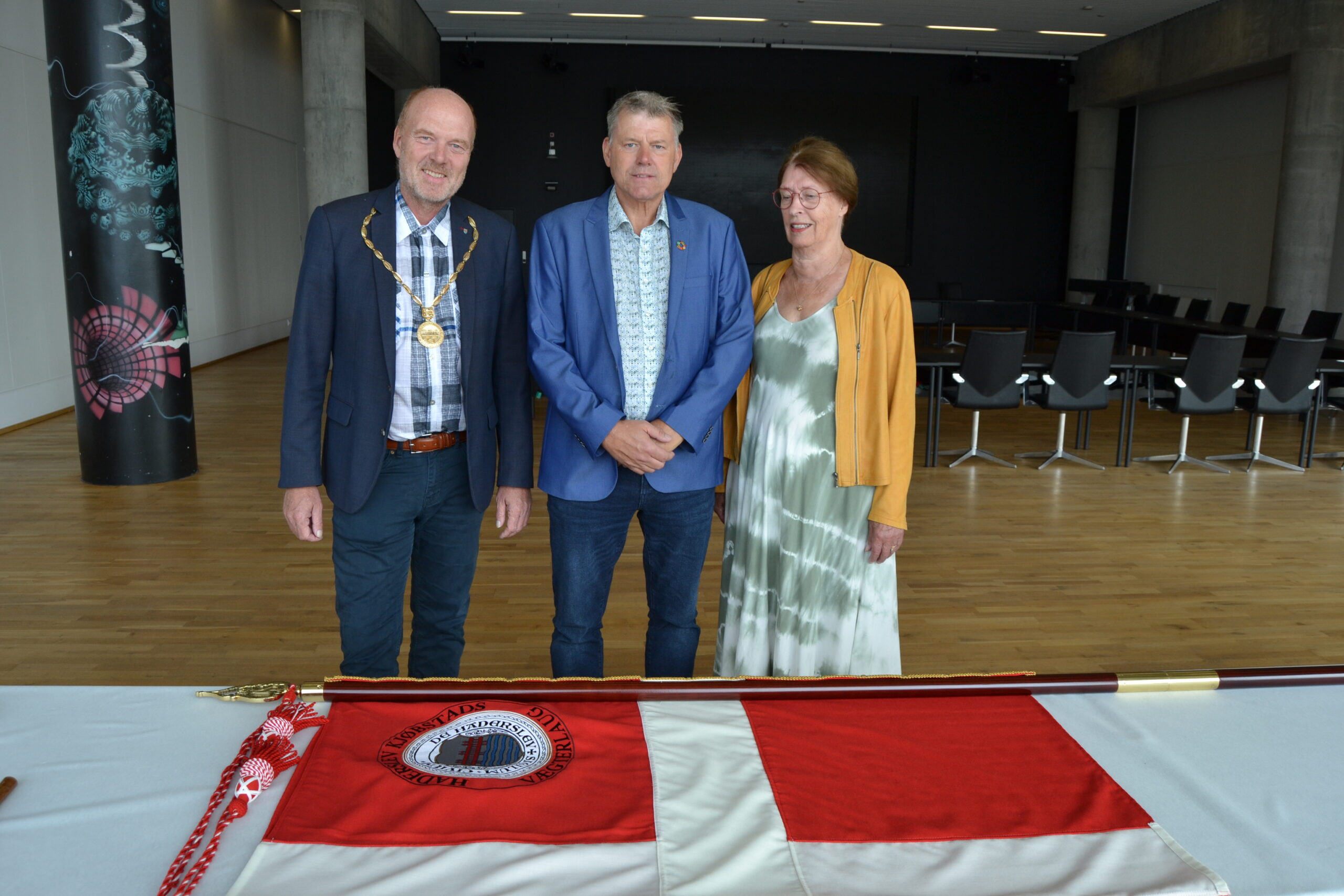 D. 11.07.2023 fik Haderslev Kjøbstads Vægterlaug indviet deres nye fane på Rådhuset ad Mads Skau – -Christian Schulz og Inge Bork Larsen.